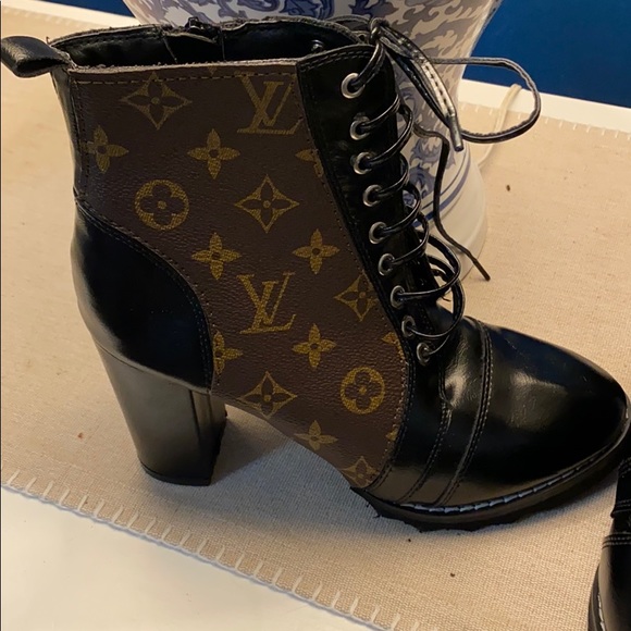 Women’s Brown and Black Booties Size 7.5 - Picture 2 of 7